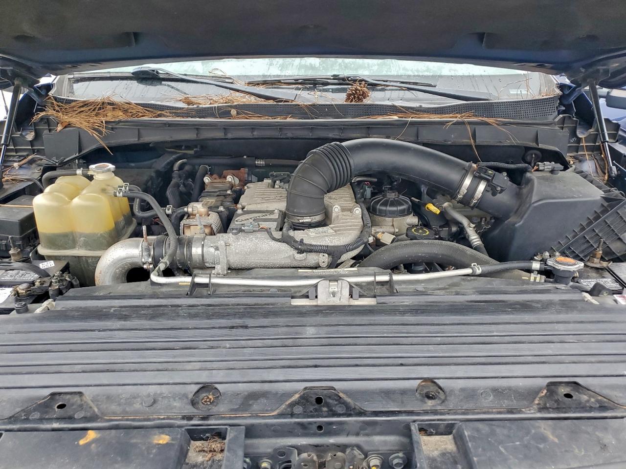 2016 NISSAN TITAN XD SL photo 11