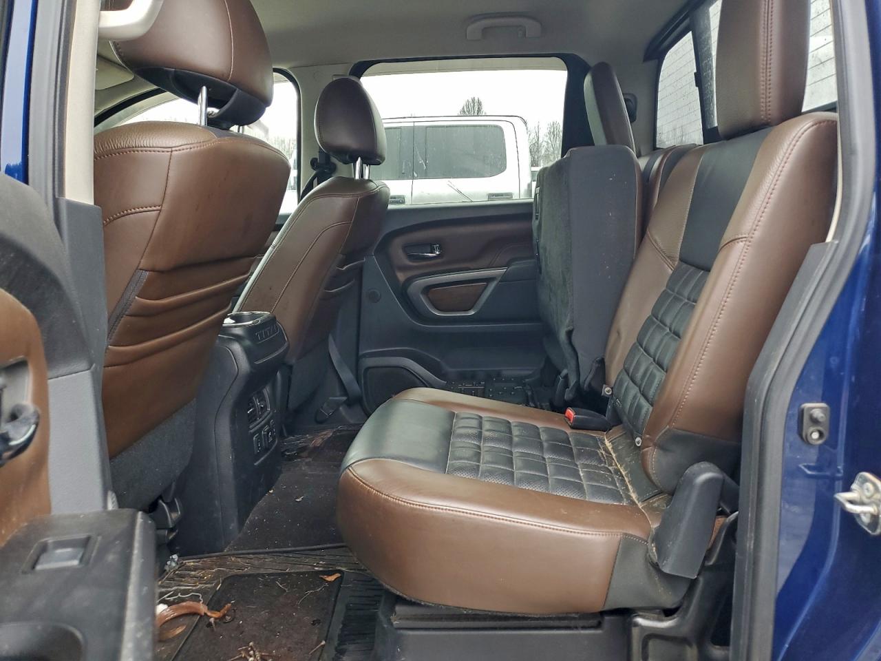 2016 NISSAN TITAN XD SL photo 10