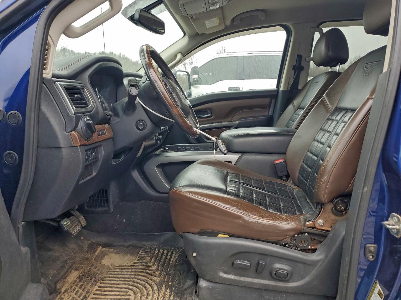 2016 NISSAN TITAN XD SL photo 7