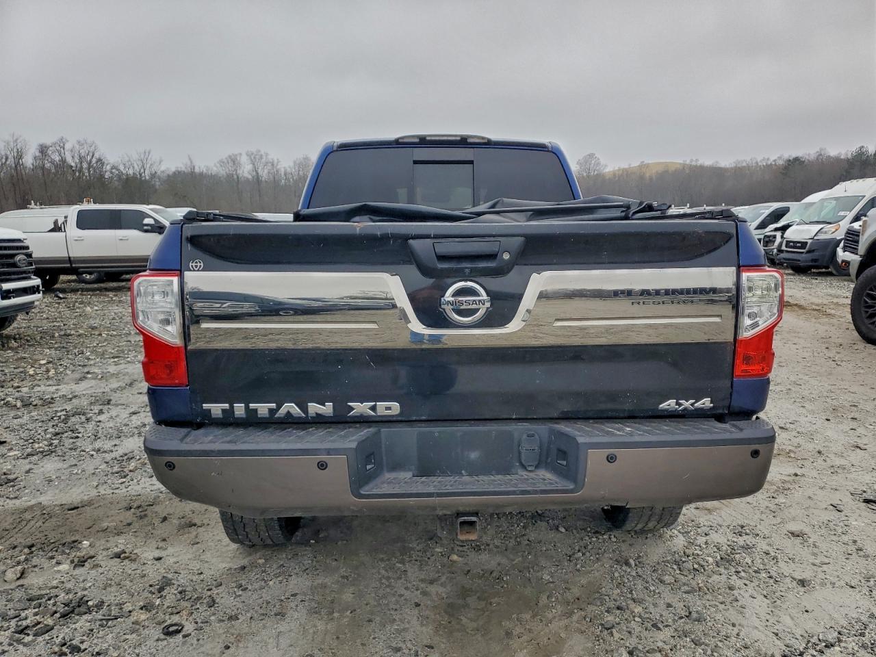 2016 NISSAN TITAN XD SL photo 6