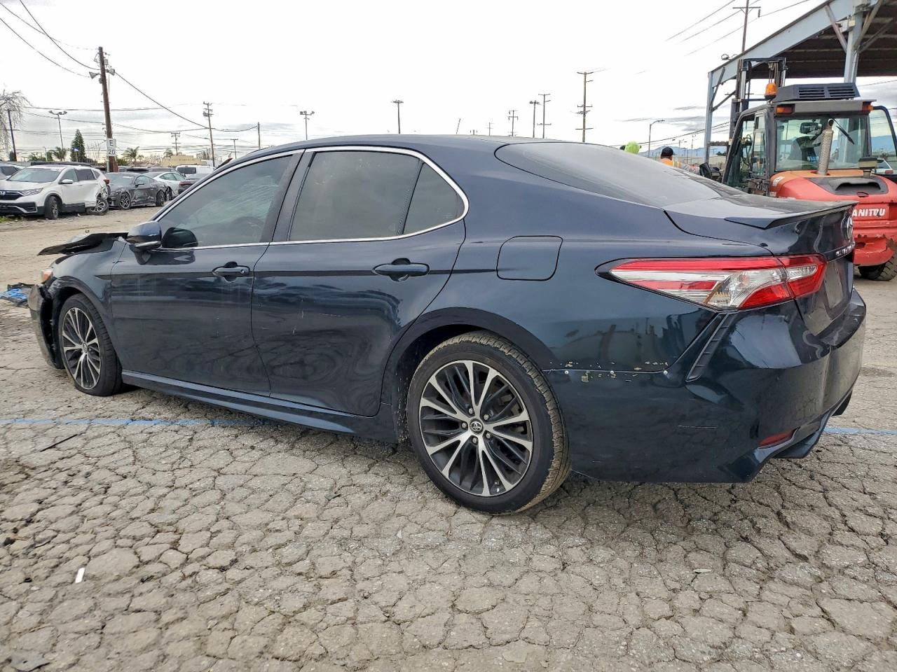 2018 TOYOTA CAMRY L photo 2