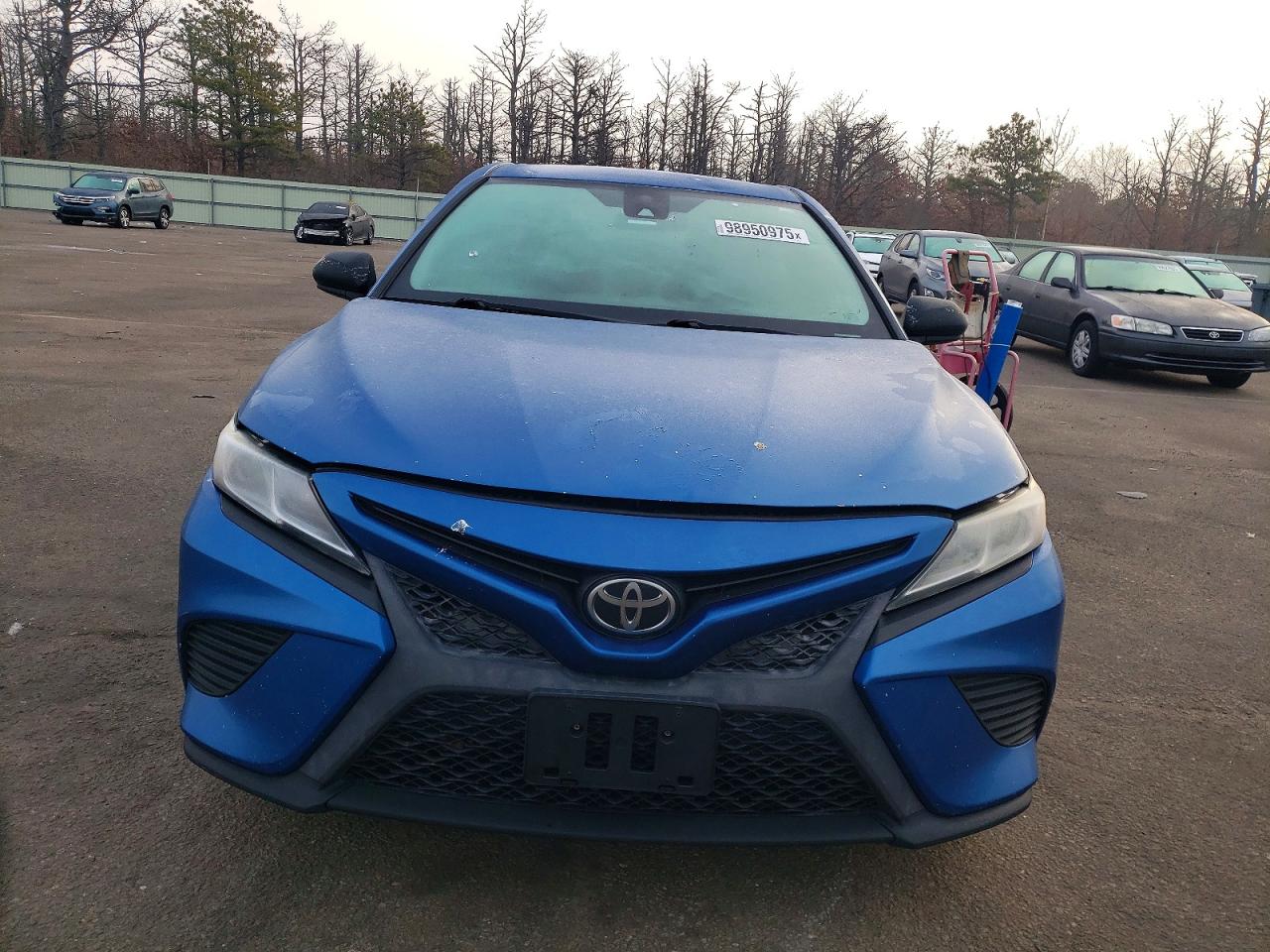 2019 TOYOTA CAMRY SE photo 5