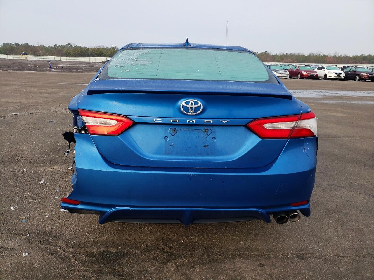 2019 TOYOTA CAMRY SE photo 6