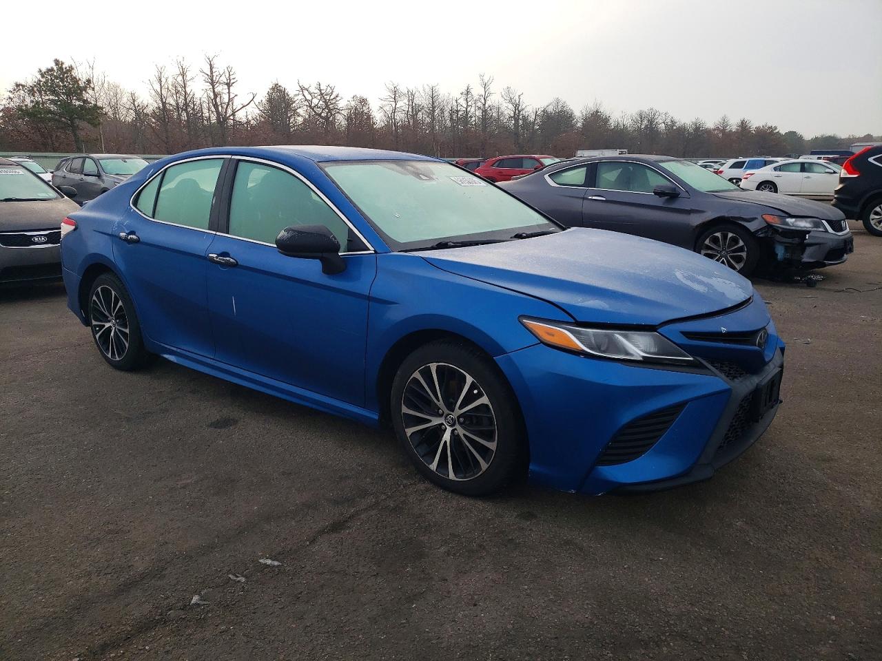 2019 TOYOTA CAMRY SE photo 4
