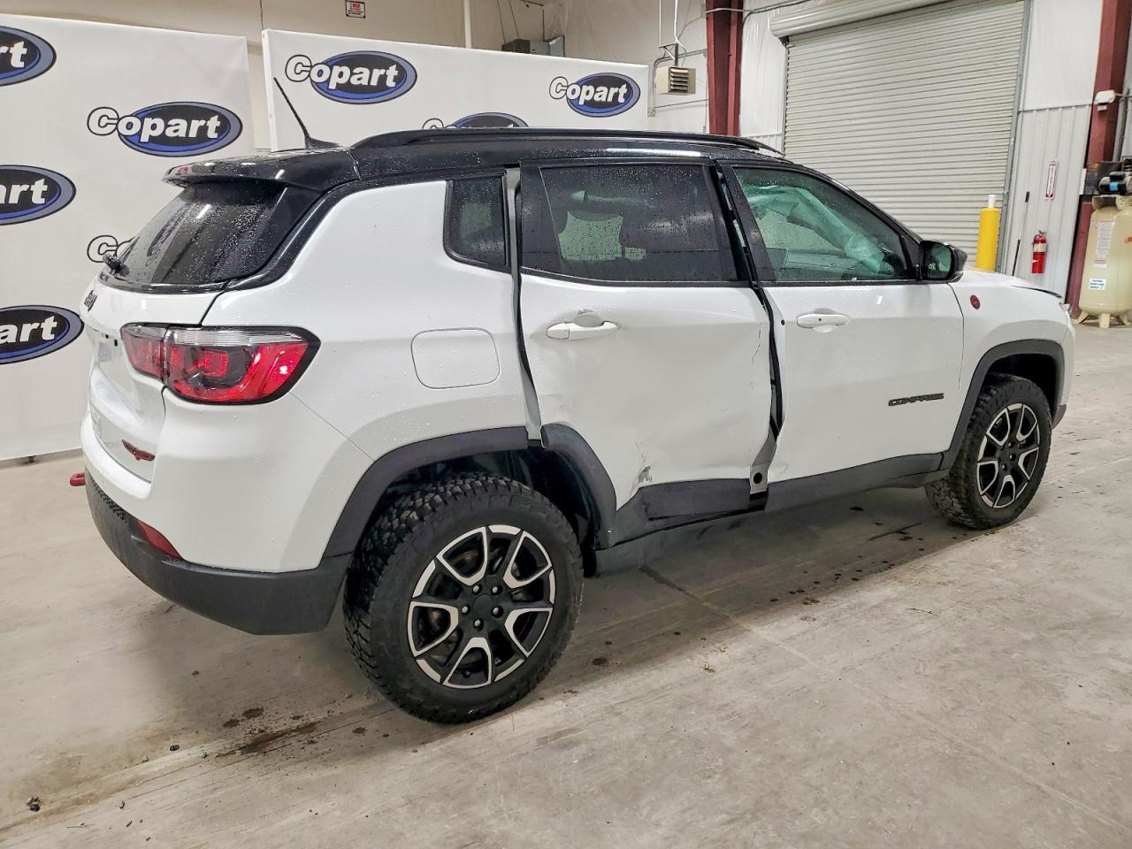 2024 JEEP COMPASS TRAILHAWK photo 3