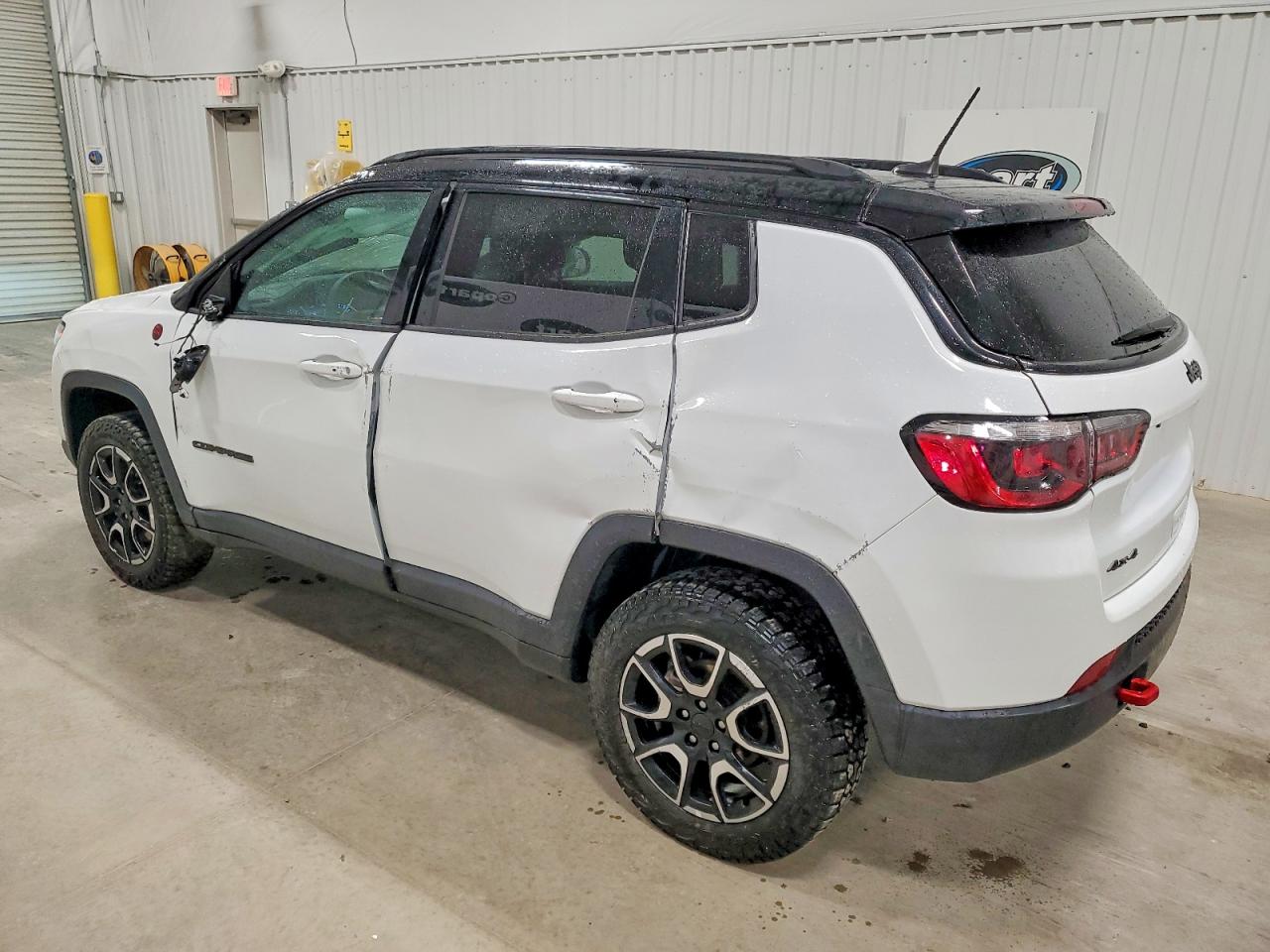 2024 JEEP COMPASS TRAILHAWK photo 2