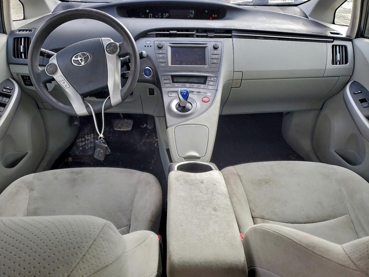 2012 TOYOTA PRIUS photo 8