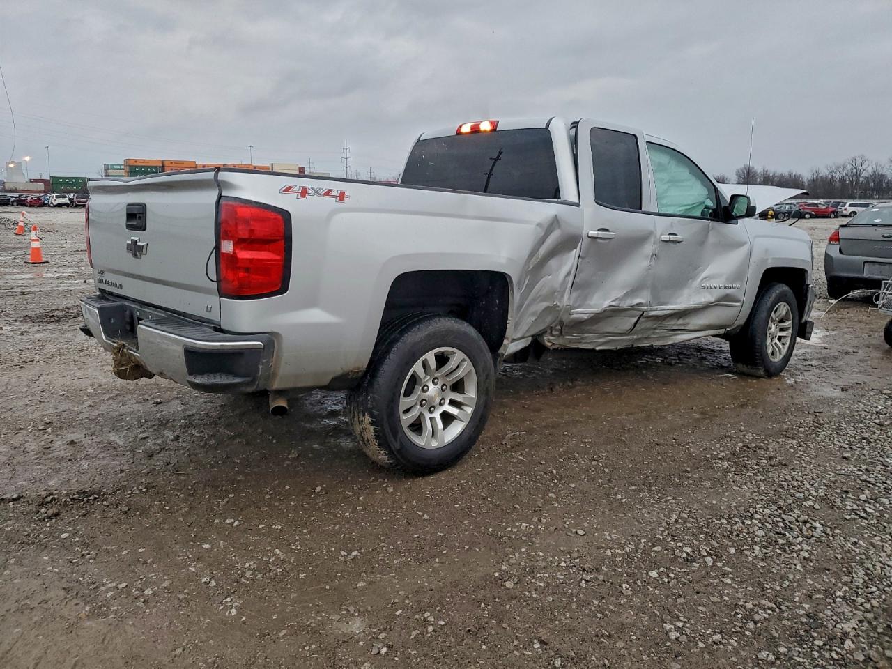 2017 CHEVROLET SILVERADO K1500 LT photo 3