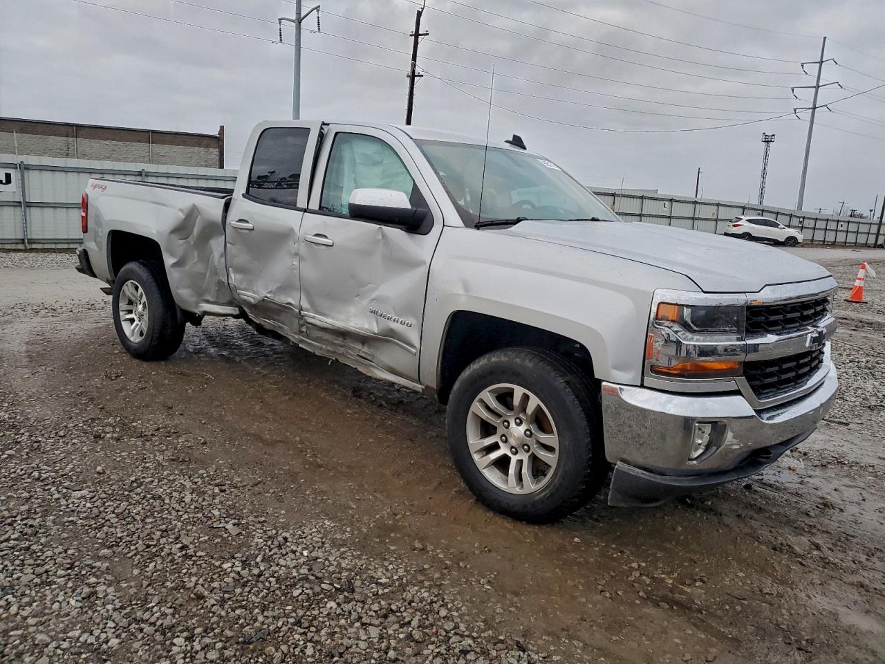 2017 CHEVROLET SILVERADO K1500 LT photo 4
