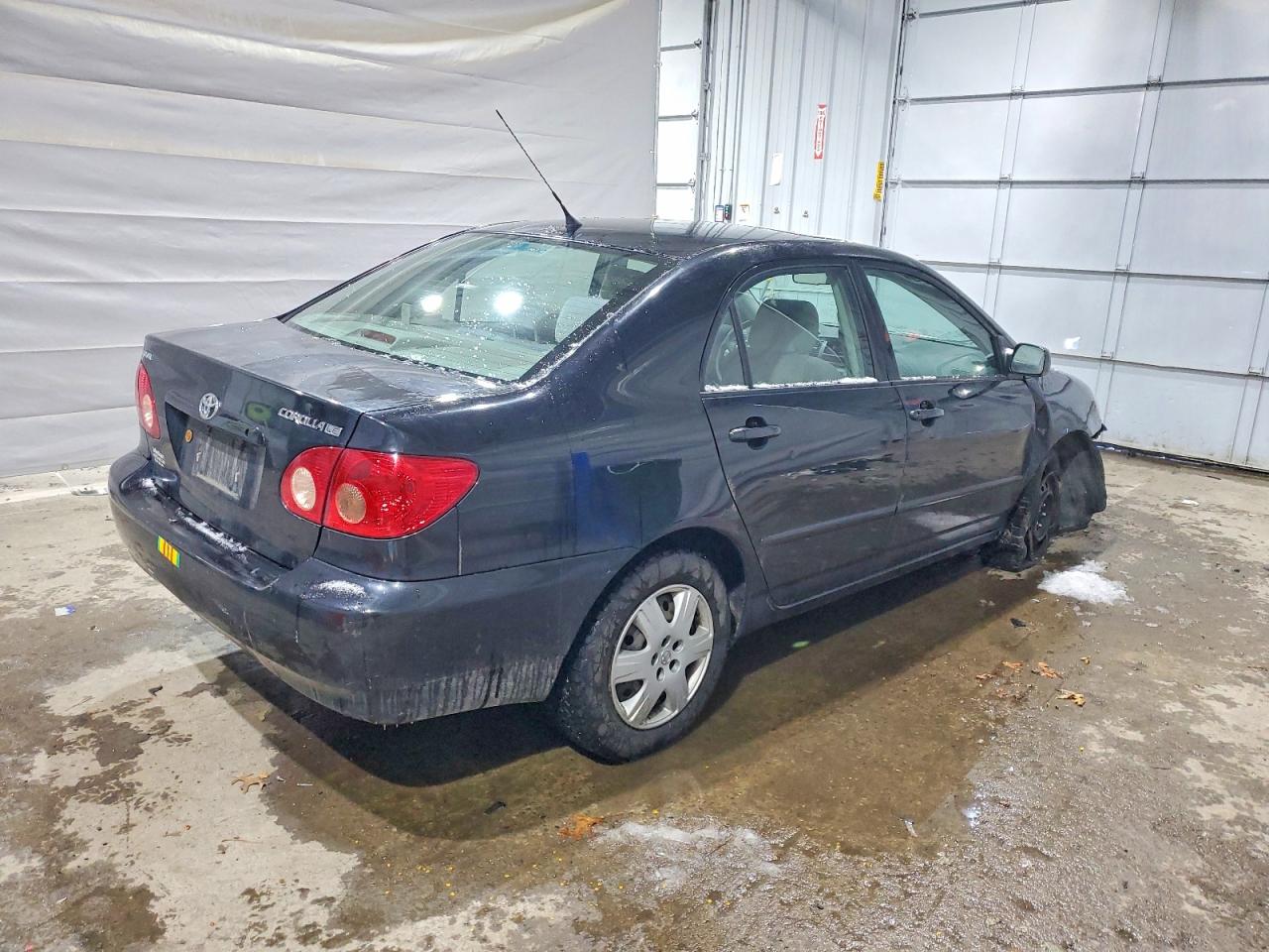 2005 TOYOTA COROLLA CE photo 3