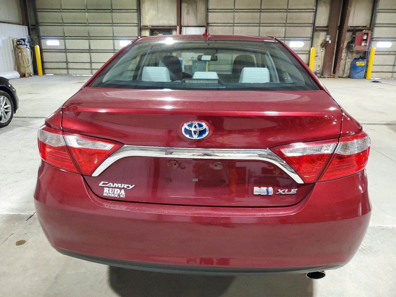 2017 TOYOTA CAMRY HYBRID photo 6