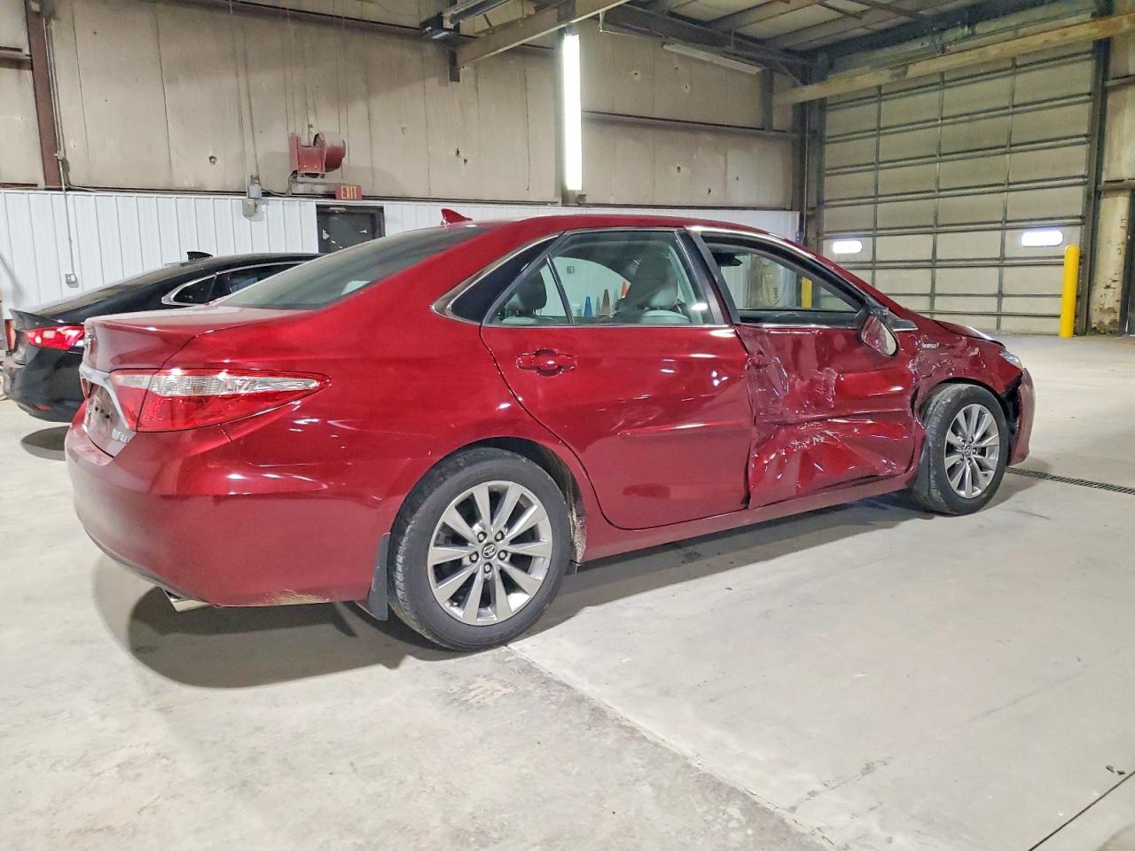 2017 TOYOTA CAMRY HYBRID photo 3
