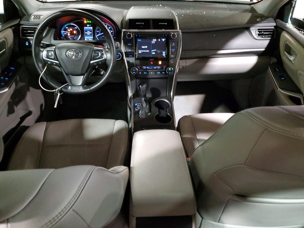 2017 TOYOTA CAMRY HYBRID photo 8