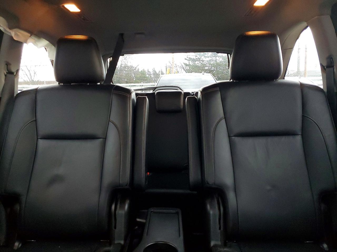 2017 TOYOTA HIGHLANDER SE photo 10