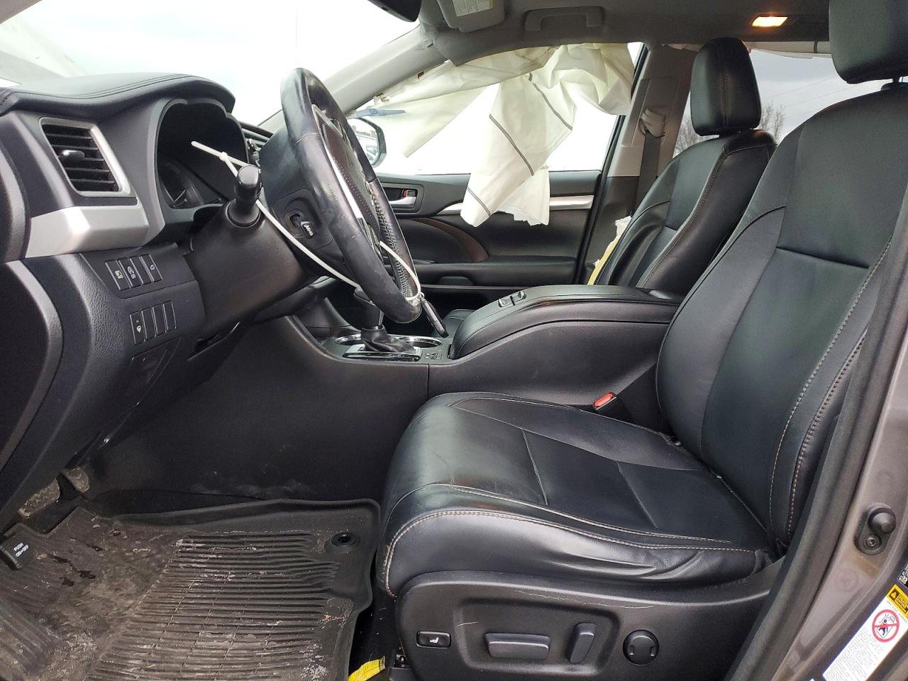 2017 TOYOTA HIGHLANDER SE photo 7