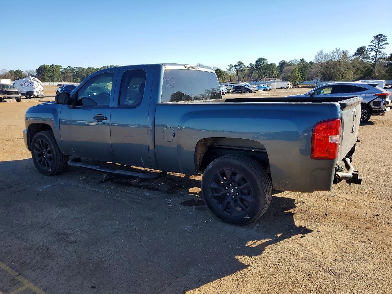 2009 CHEVROLET SILVERADO C1500 LT photo 2