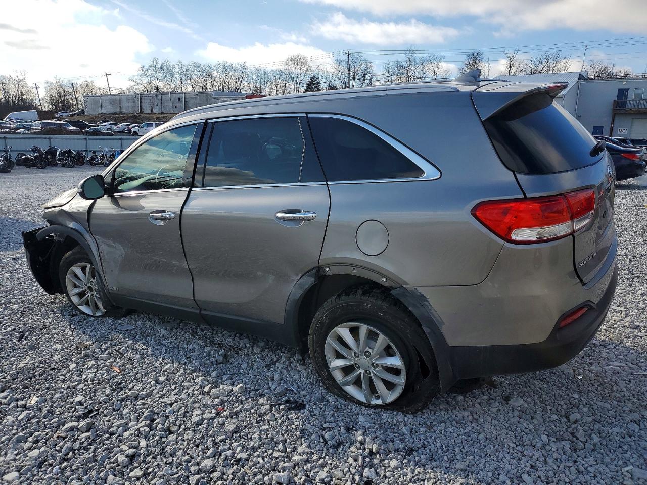 2017 KIA SORENTO LX photo 2
