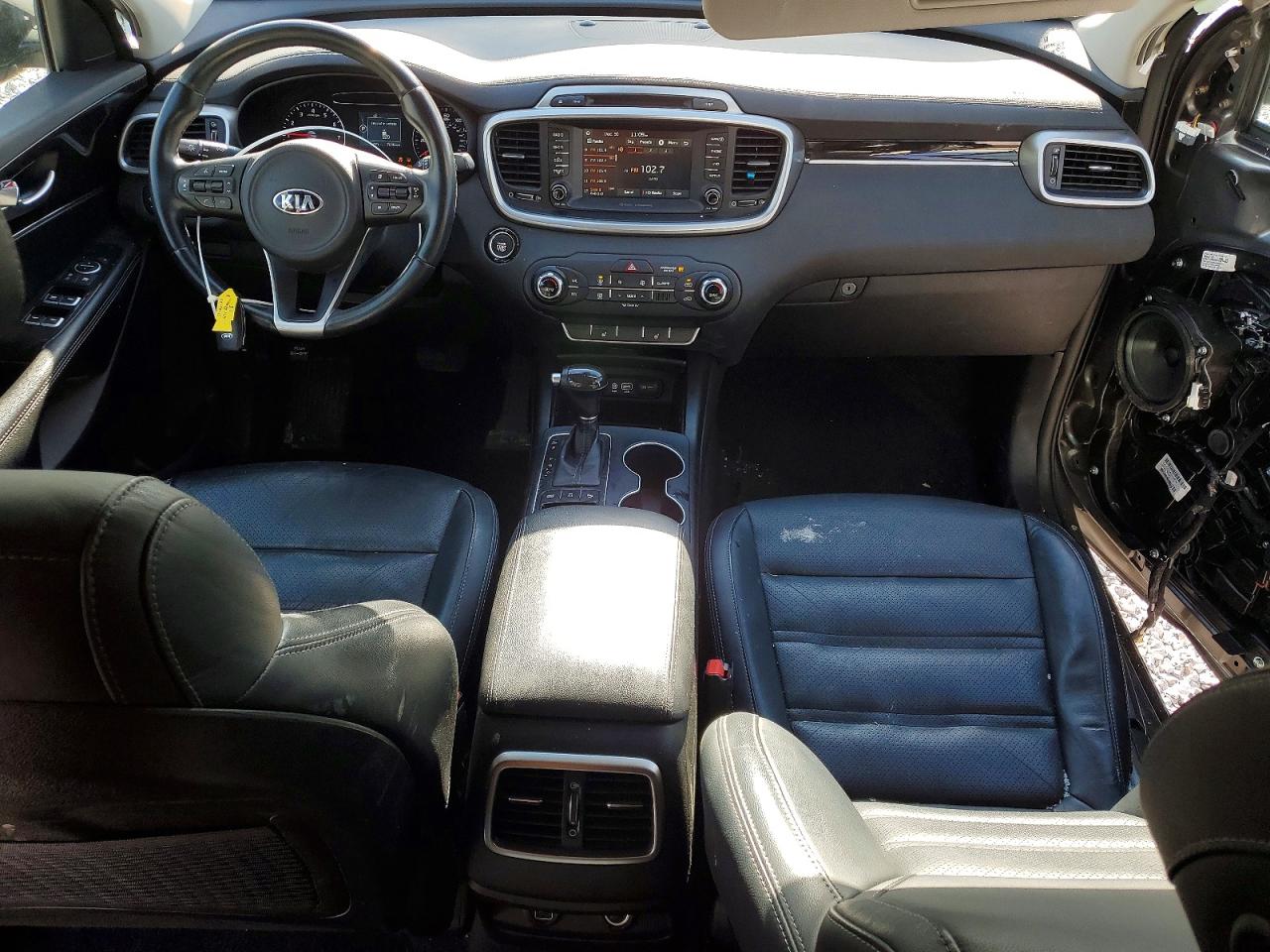 2017 KIA SORENTO LX photo 8