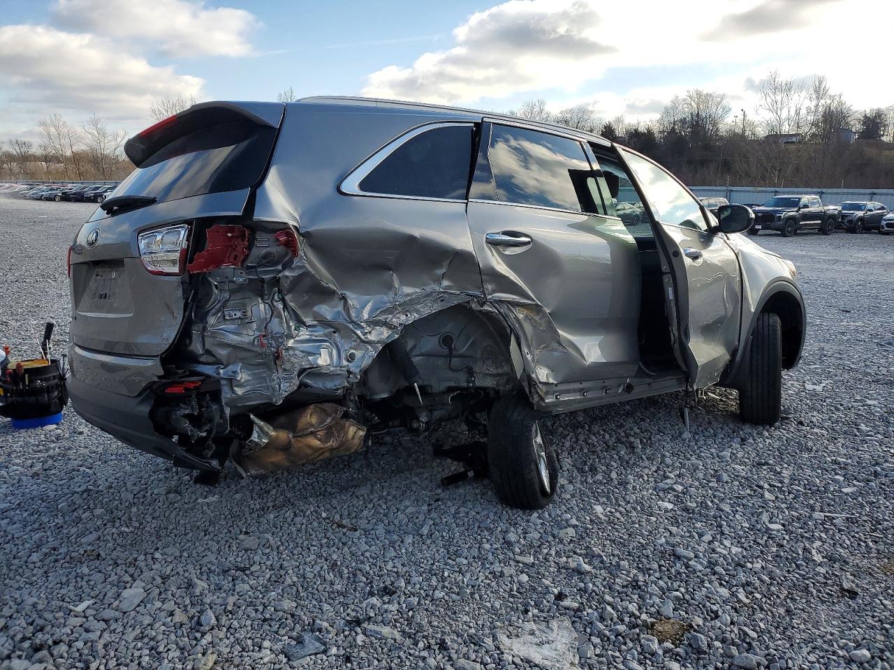 2017 KIA SORENTO LX photo 3