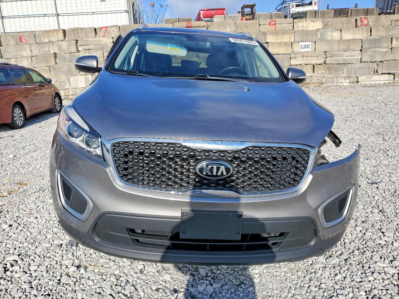 2017 KIA SORENTO LX photo 5