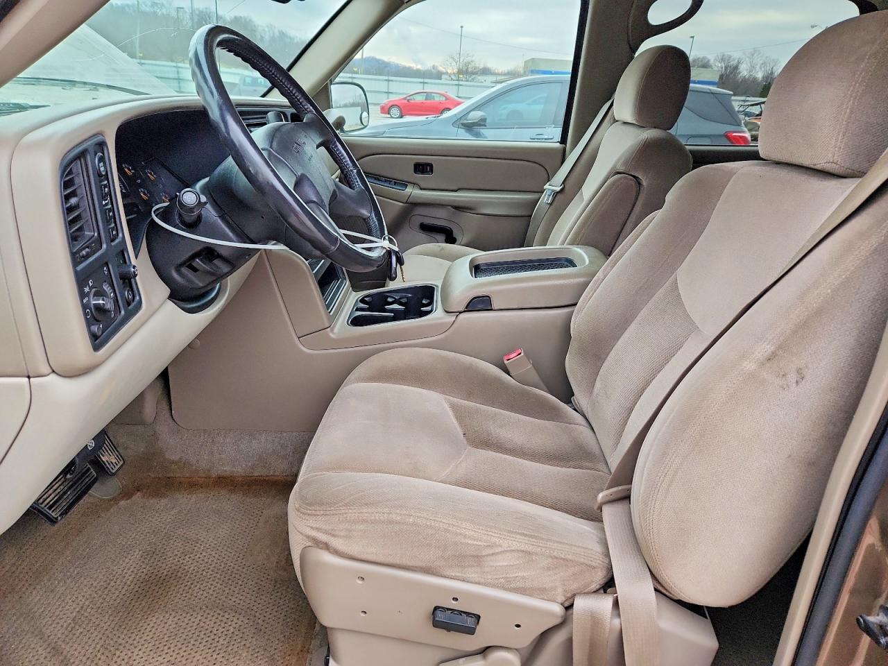 2004 GMC YUKON XL K1500 photo 19