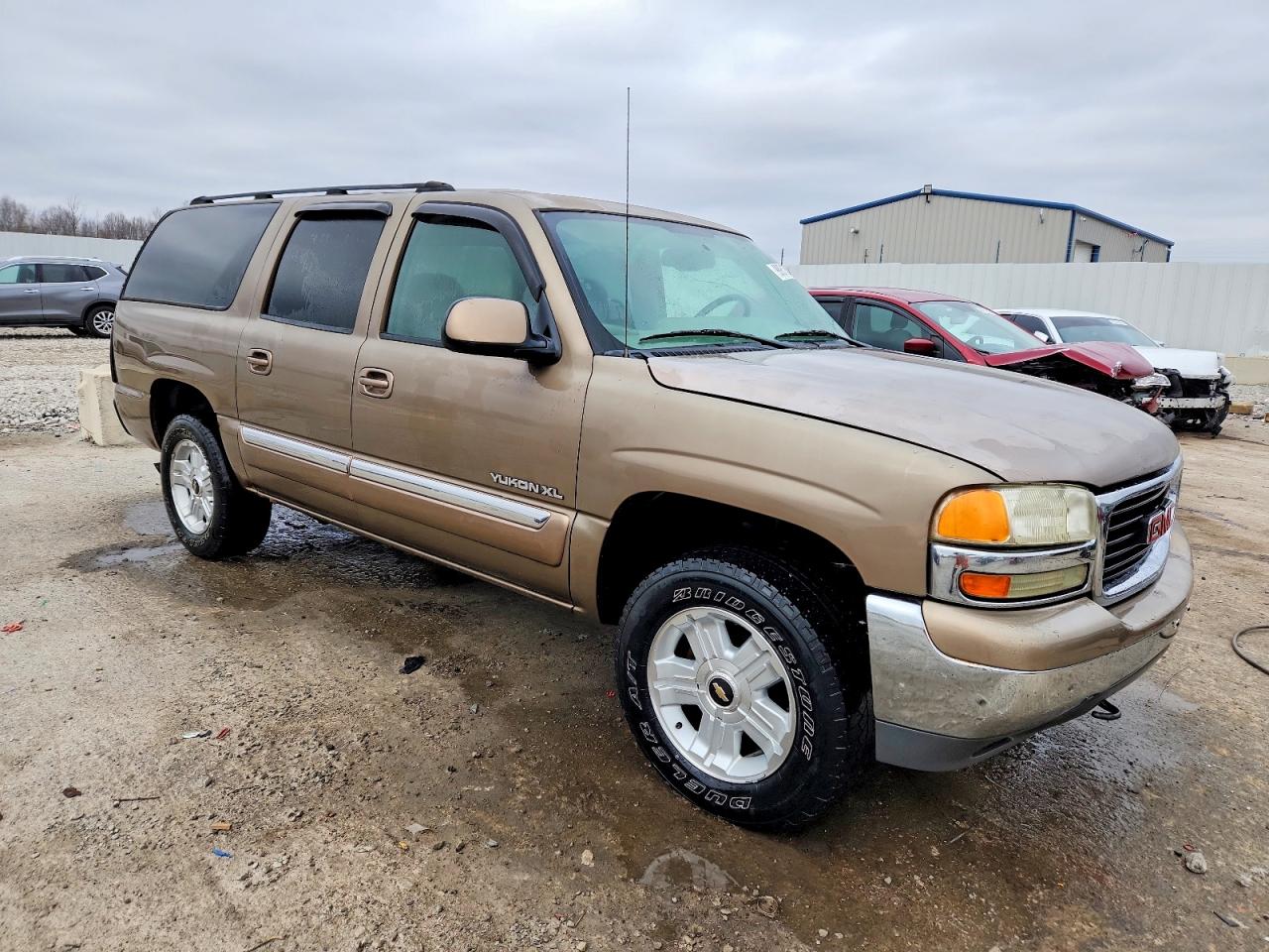2004 GMC YUKON XL K1500 photo 10