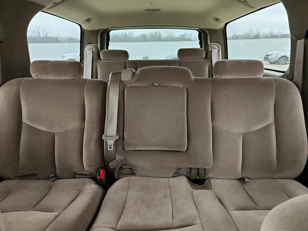 2004 GMC YUKON XL K1500 photo 28
