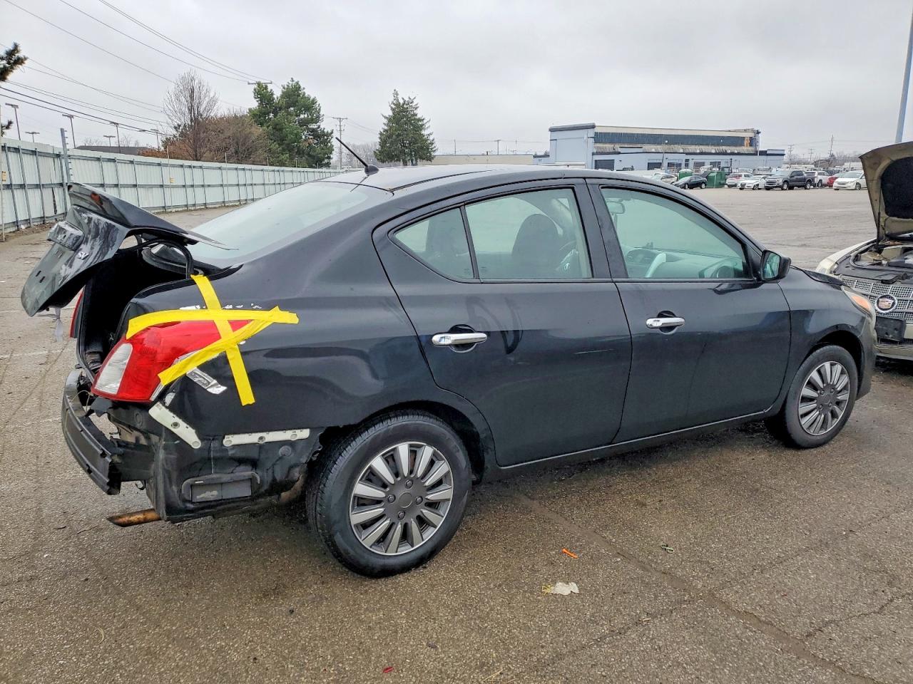 2018 NISSAN VERSA S photo 3
