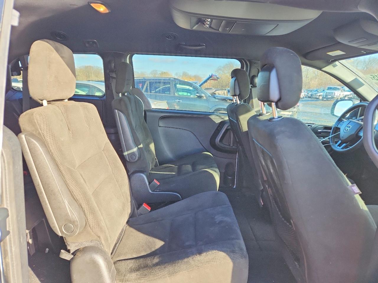 2015 DODGE GRAND CARAVAN SE photo 11