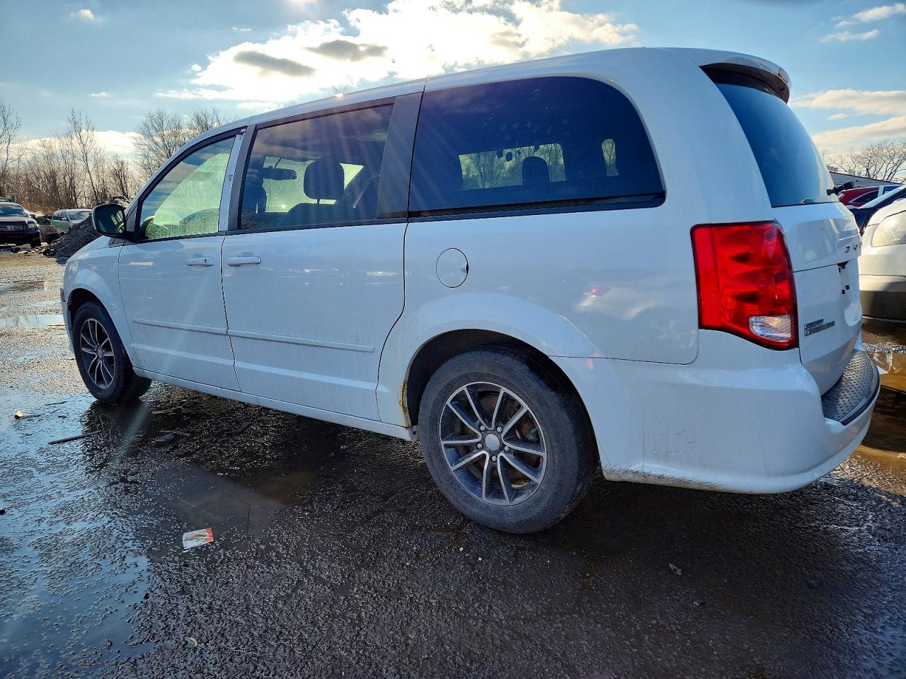 2015 DODGE GRAND CARAVAN SE photo 2