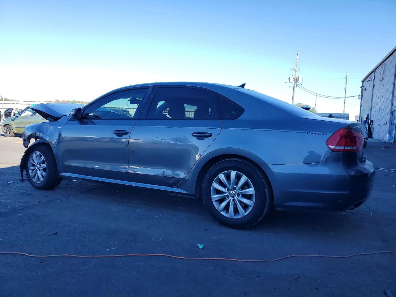 2014 VOLKSWAGEN PASSAT S photo 2