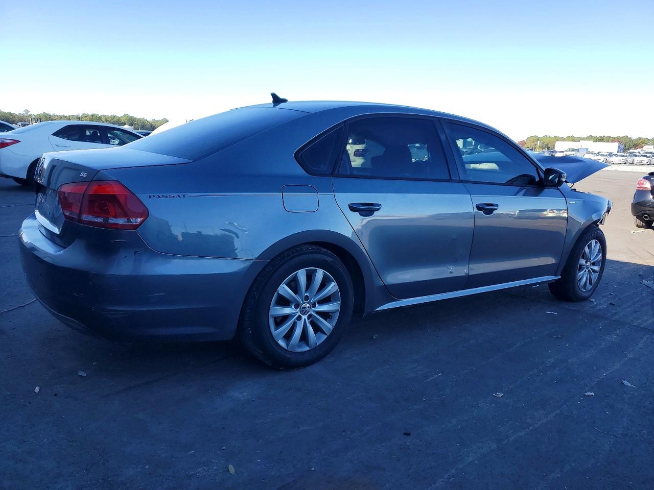 2014 VOLKSWAGEN PASSAT S photo 3
