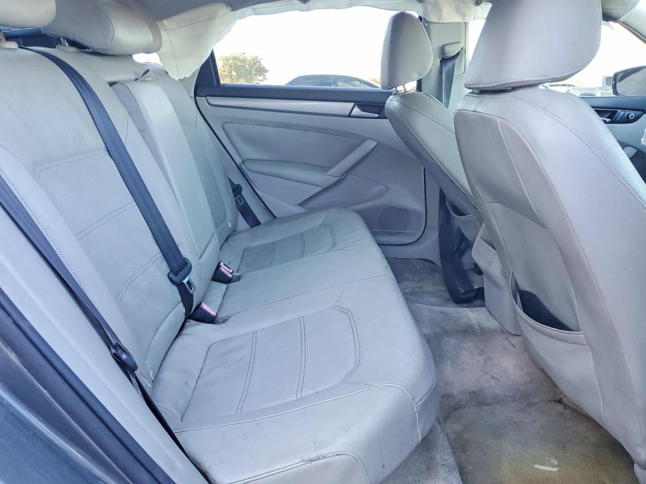 2014 VOLKSWAGEN PASSAT S photo 10