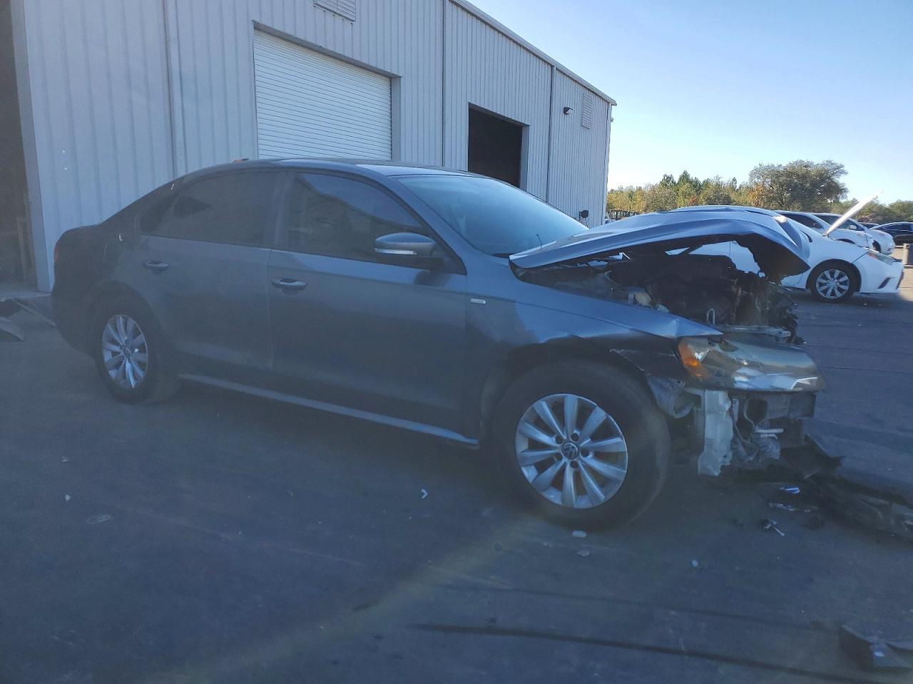 2014 VOLKSWAGEN PASSAT S photo 4
