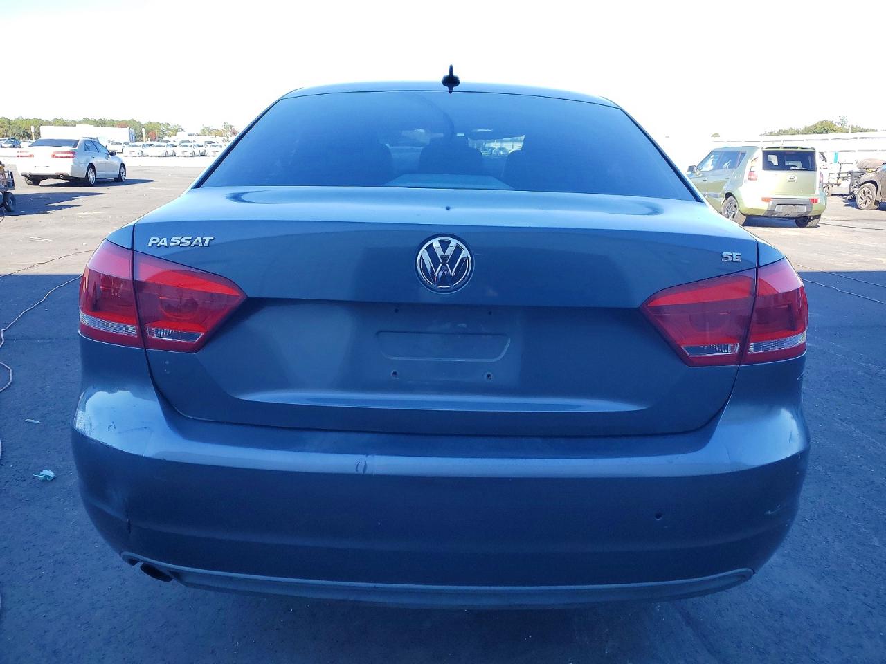 2014 VOLKSWAGEN PASSAT S photo 6