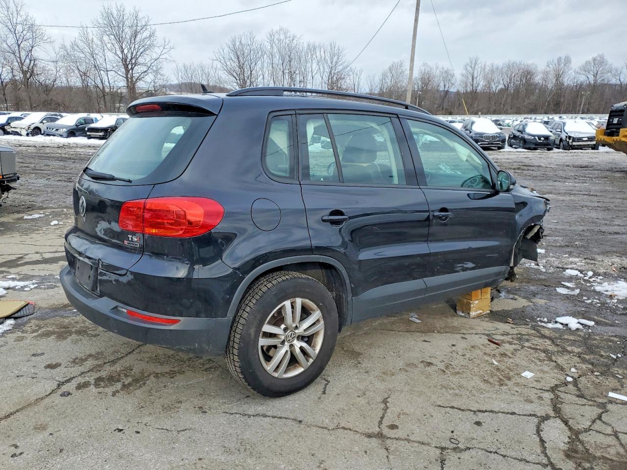 2016 VOLKSWAGEN TIGUAN S photo 5