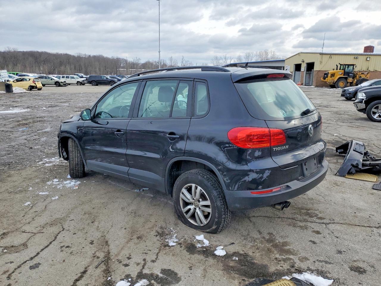 2016 VOLKSWAGEN TIGUAN S photo 3