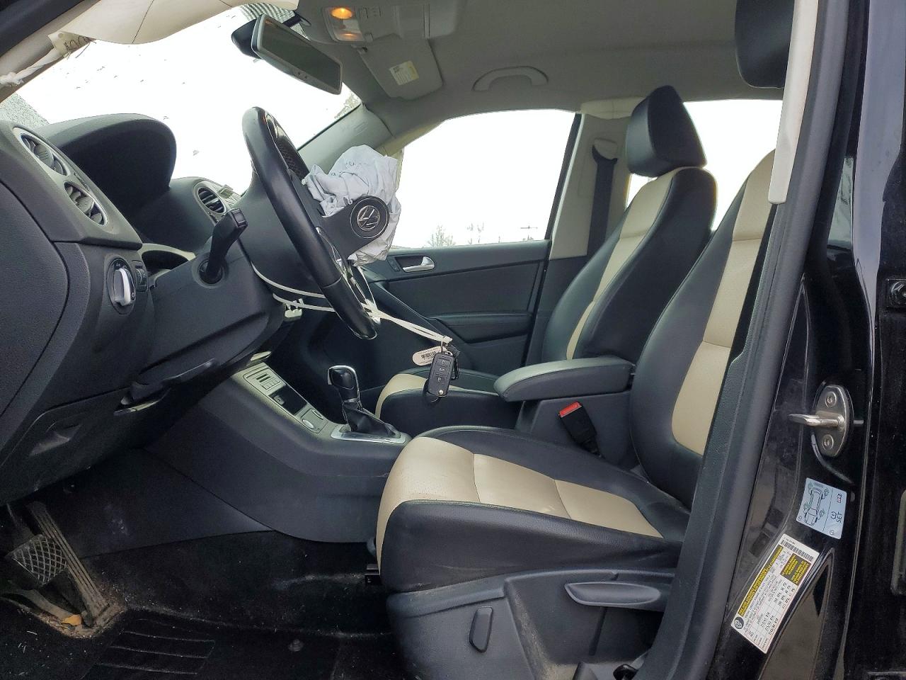 2016 VOLKSWAGEN TIGUAN S photo 13