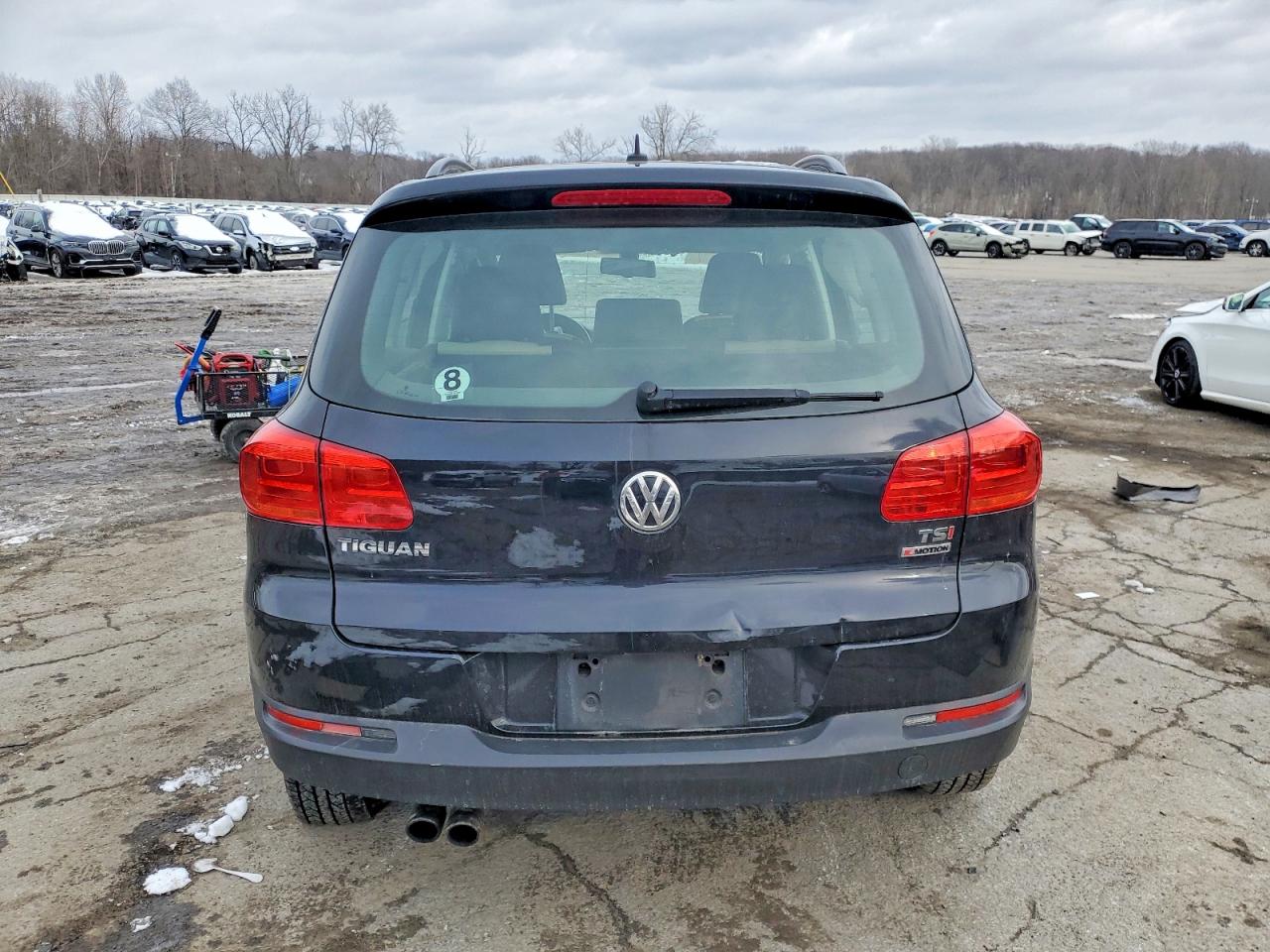 2016 VOLKSWAGEN TIGUAN S photo 11