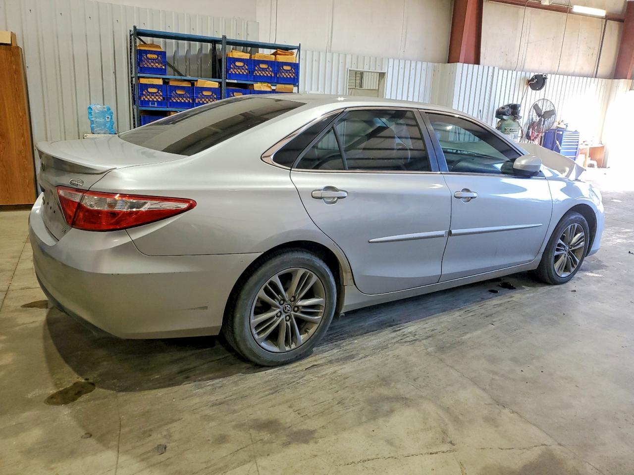 2015 TOYOTA CAMRY photo 3
