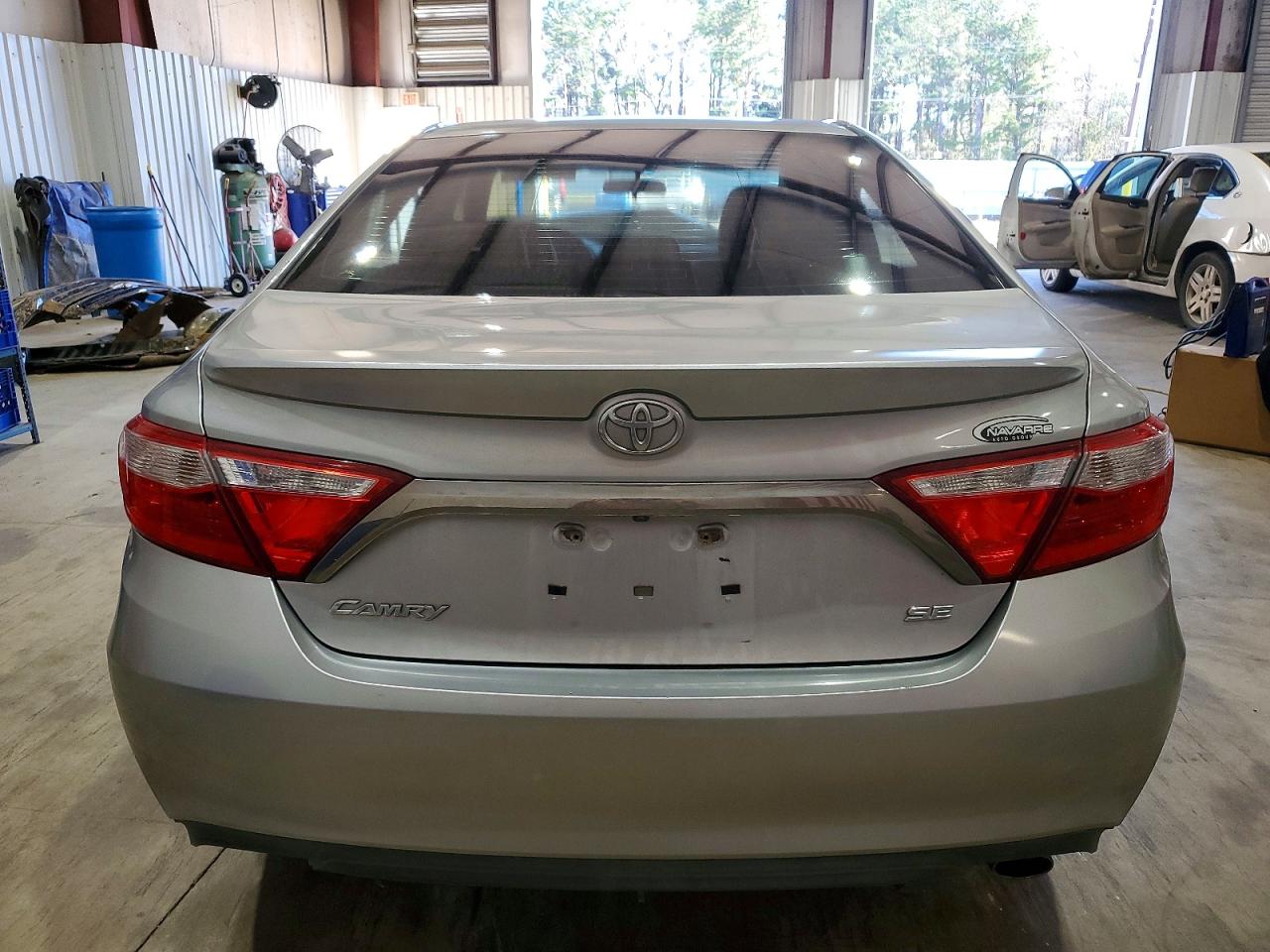 2015 TOYOTA CAMRY photo 6
