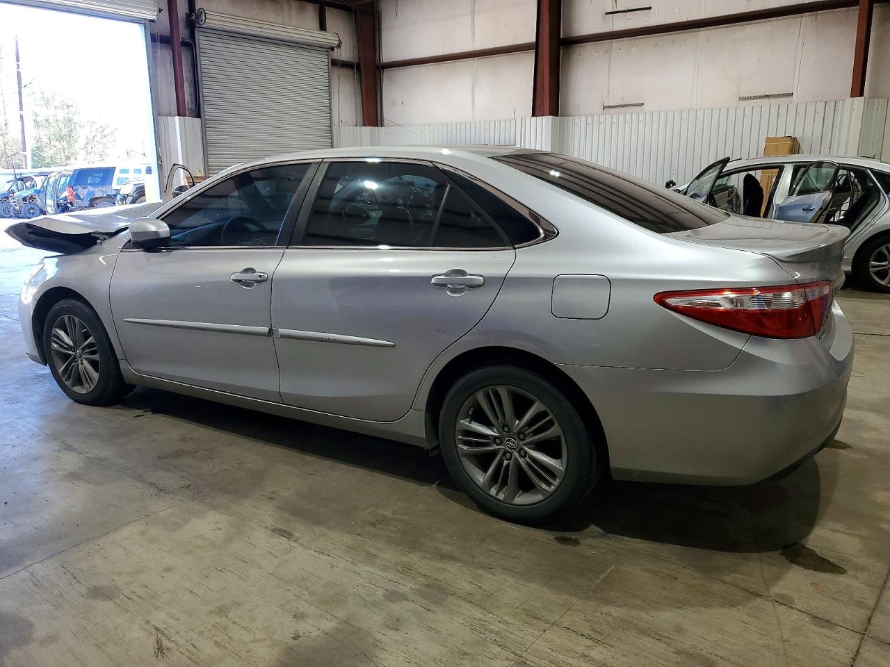 2015 TOYOTA CAMRY photo 2