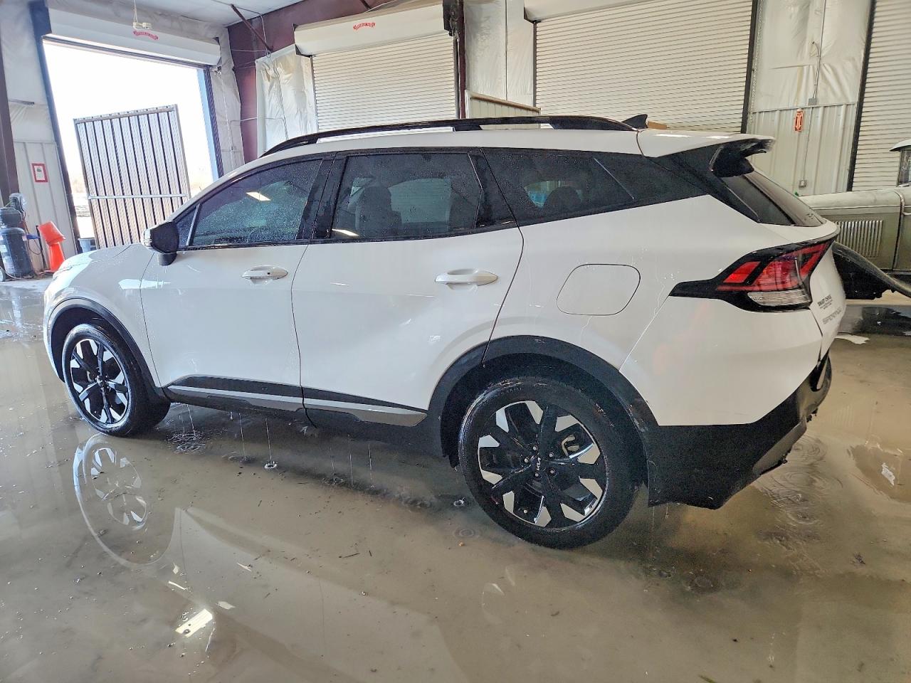 2023 KIA SPORTAGE X-LINE photo 2