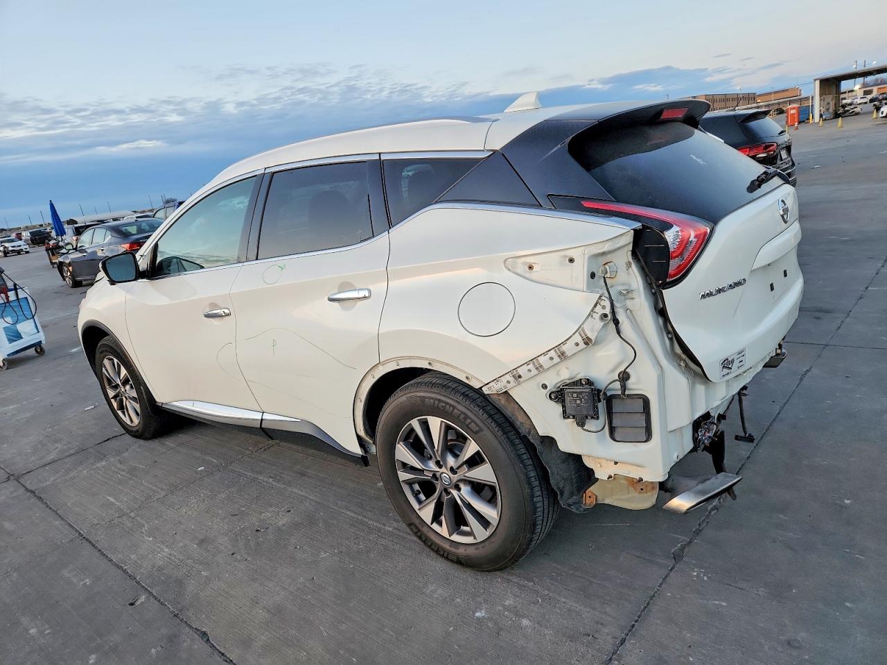 2017 NISSAN MURANO S photo 2
