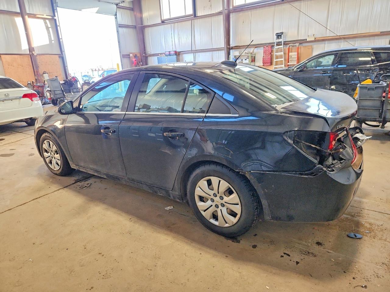 2015 CHEVROLET CRUZE LT photo 2