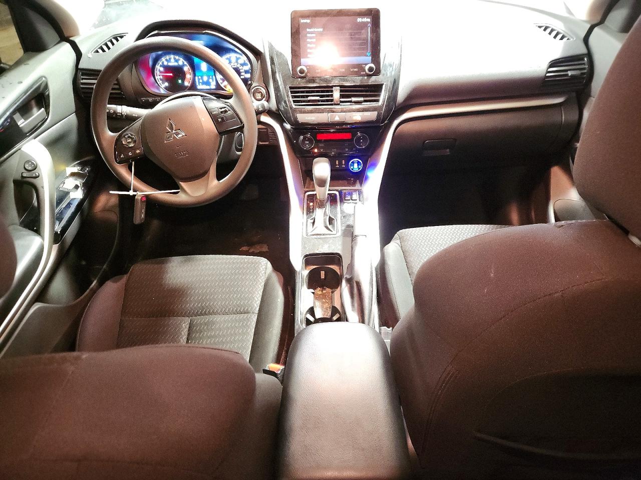 2025 MITSUBISHI ECLIPSE CROSS LE photo 8