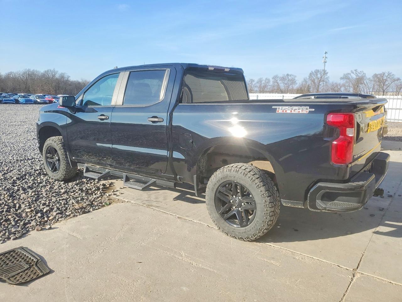 2021 CHEVROLET SILVERADO K1500 TRAIL BOSS CUSTOM photo 2