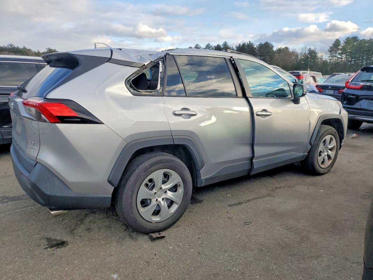 2021 TOYOTA RAV4 LE photo 3