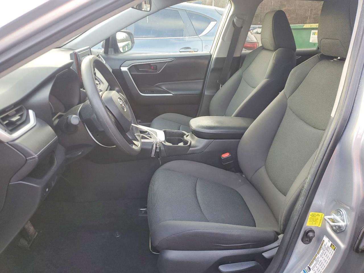 2021 TOYOTA RAV4 LE photo 7