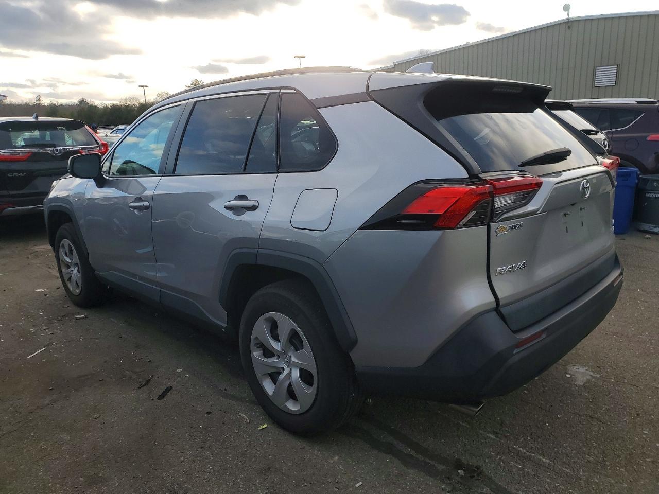 2021 TOYOTA RAV4 LE photo 2